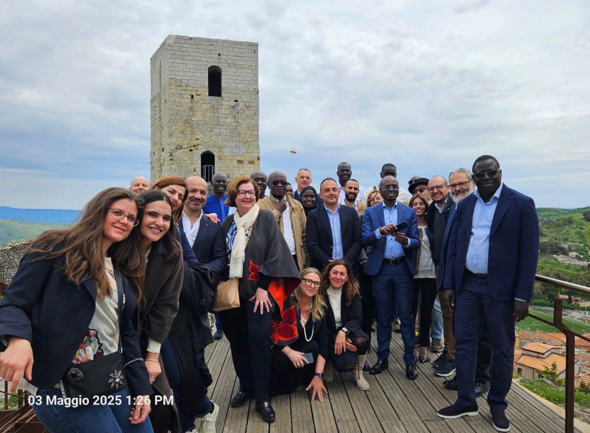 Delegazione ANCI Sardegna e Associazione dei Sindaci del Senegal durante l’incontro di cooperazione internazionale del 2-3 maggio 2025.