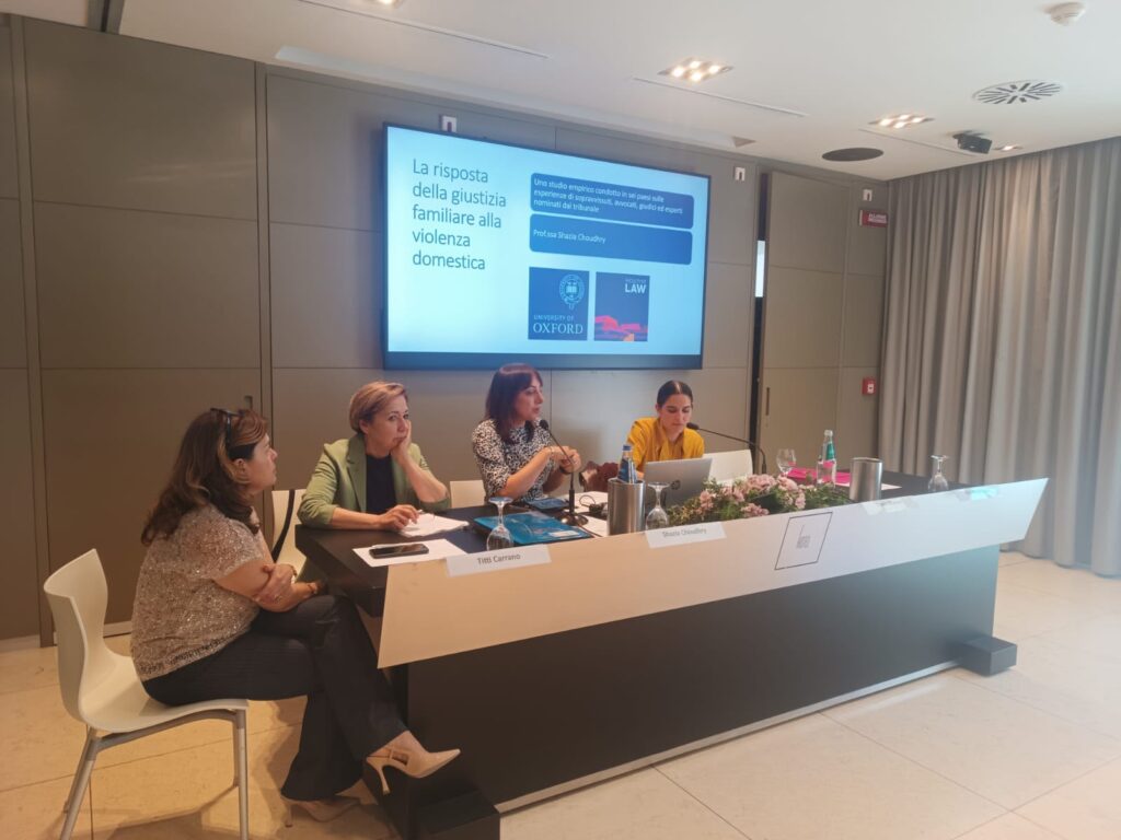 Virginia Pili durante un servizio di interpretariato giuridico e psicologico a Cagliari